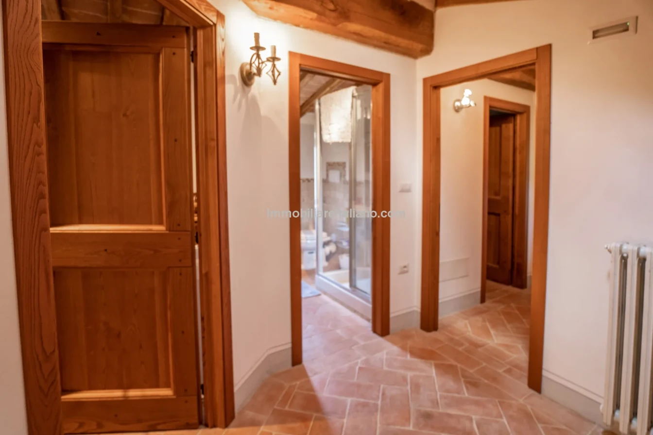 Ferme restaurée de 3 chambres avec piscine dans la région de Caprese Michelangelo en Toscane - Voir l'image 55 sur 85
