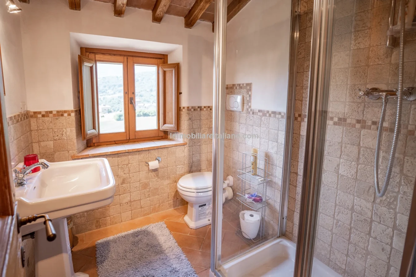 Ferme restaurée de 3 chambres avec piscine dans la région de Caprese Michelangelo en Toscane - Voir l'image 56 sur 85