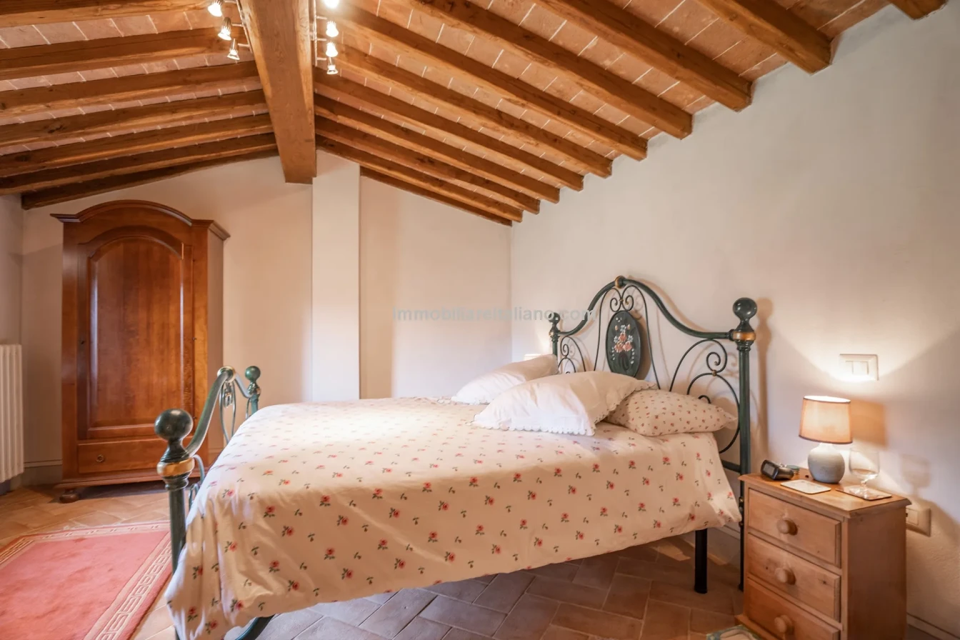 Ferme restaurée de 3 chambres avec piscine dans la région de Caprese Michelangelo en Toscane - Voir l'image 58 sur 85