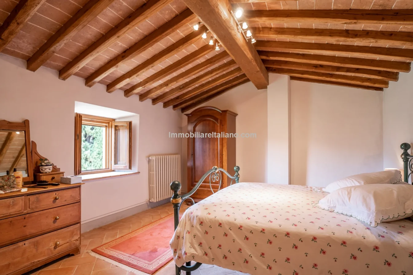 Ferme restaurée de 3 chambres avec piscine dans la région de Caprese Michelangelo en Toscane - Voir l'image 59 sur 85