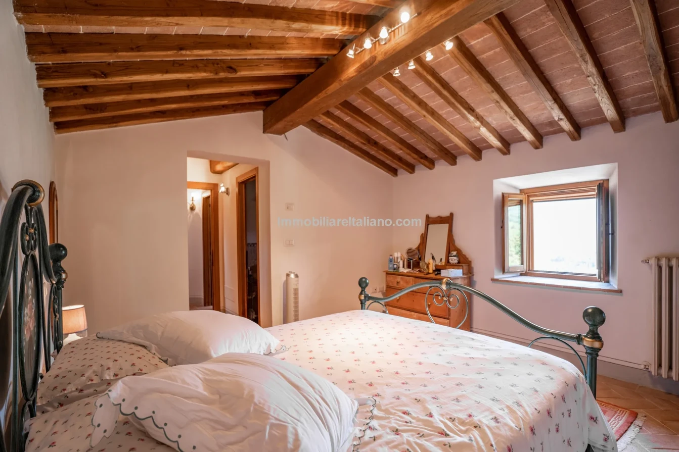 Ferme restaurée de 3 chambres avec piscine dans la région de Caprese Michelangelo en Toscane - Voir l'image 61 sur 85
