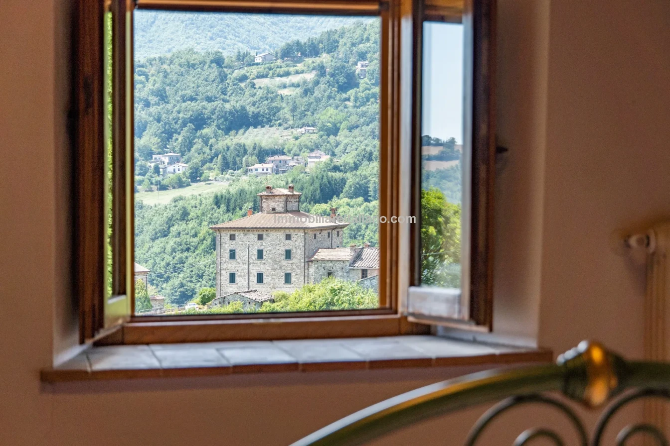 Ferme restaurée de 3 chambres avec piscine dans la région de Caprese Michelangelo en Toscane - Voir l'image 62 sur 85