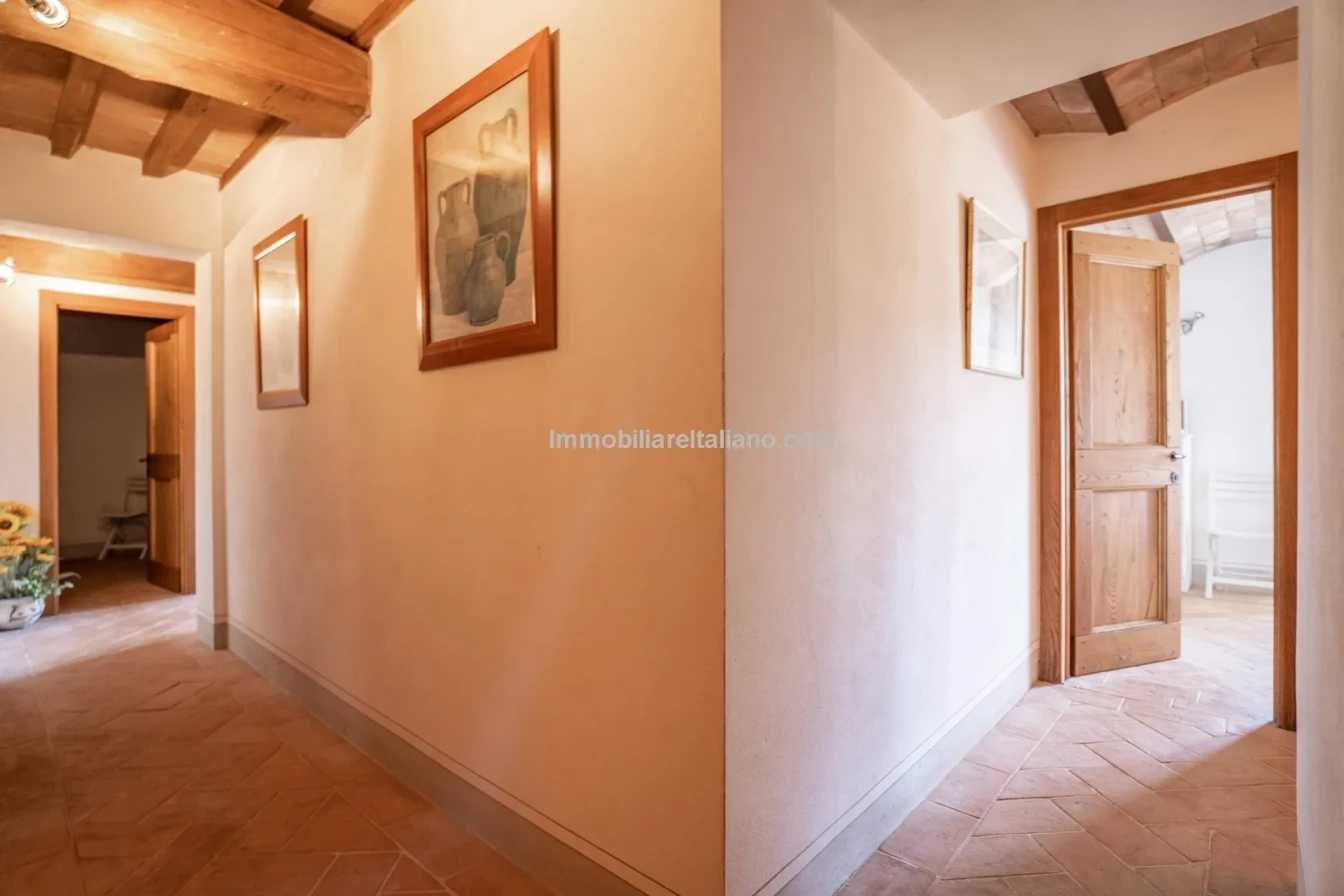 Ferme restaurée de 3 chambres avec piscine dans la région de Caprese Michelangelo en Toscane - Voir l'image 65 sur 85