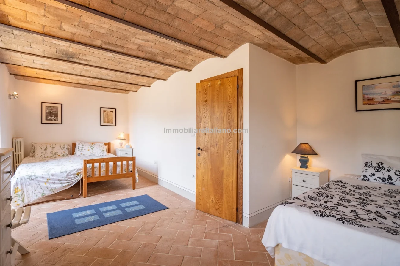Ferme restaurée de 3 chambres avec piscine dans la région de Caprese Michelangelo en Toscane - Voir l'image 66 sur 85