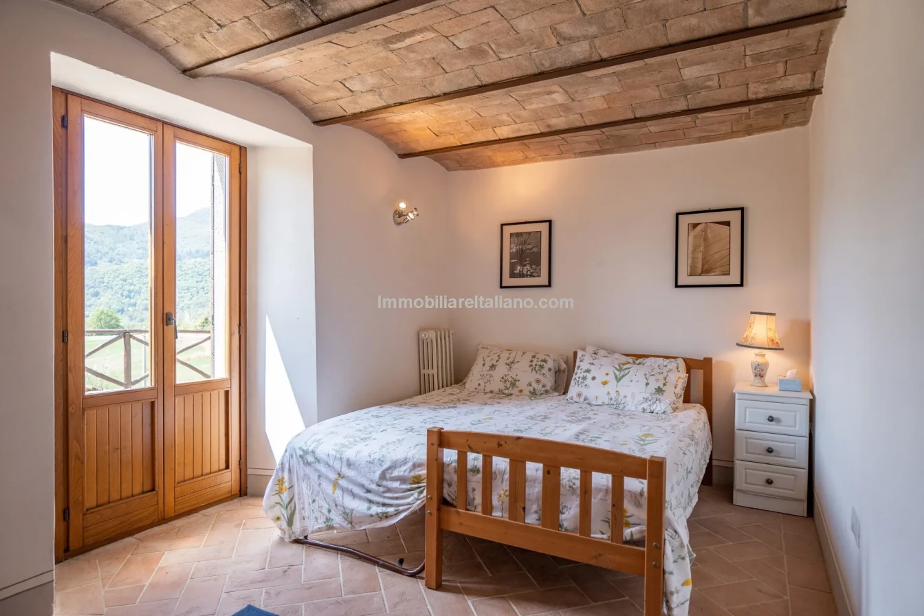 Ferme restaurée de 3 chambres avec piscine dans la région de Caprese Michelangelo en Toscane - Voir l'image 67 sur 85