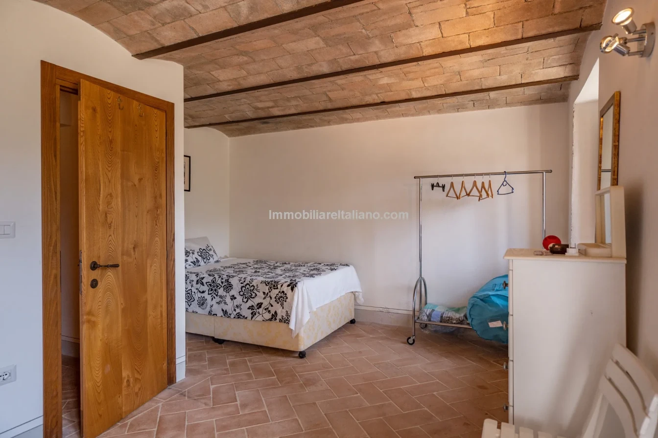 Ferme restaurée de 3 chambres avec piscine dans la région de Caprese Michelangelo en Toscane - Voir l'image 68 sur 85