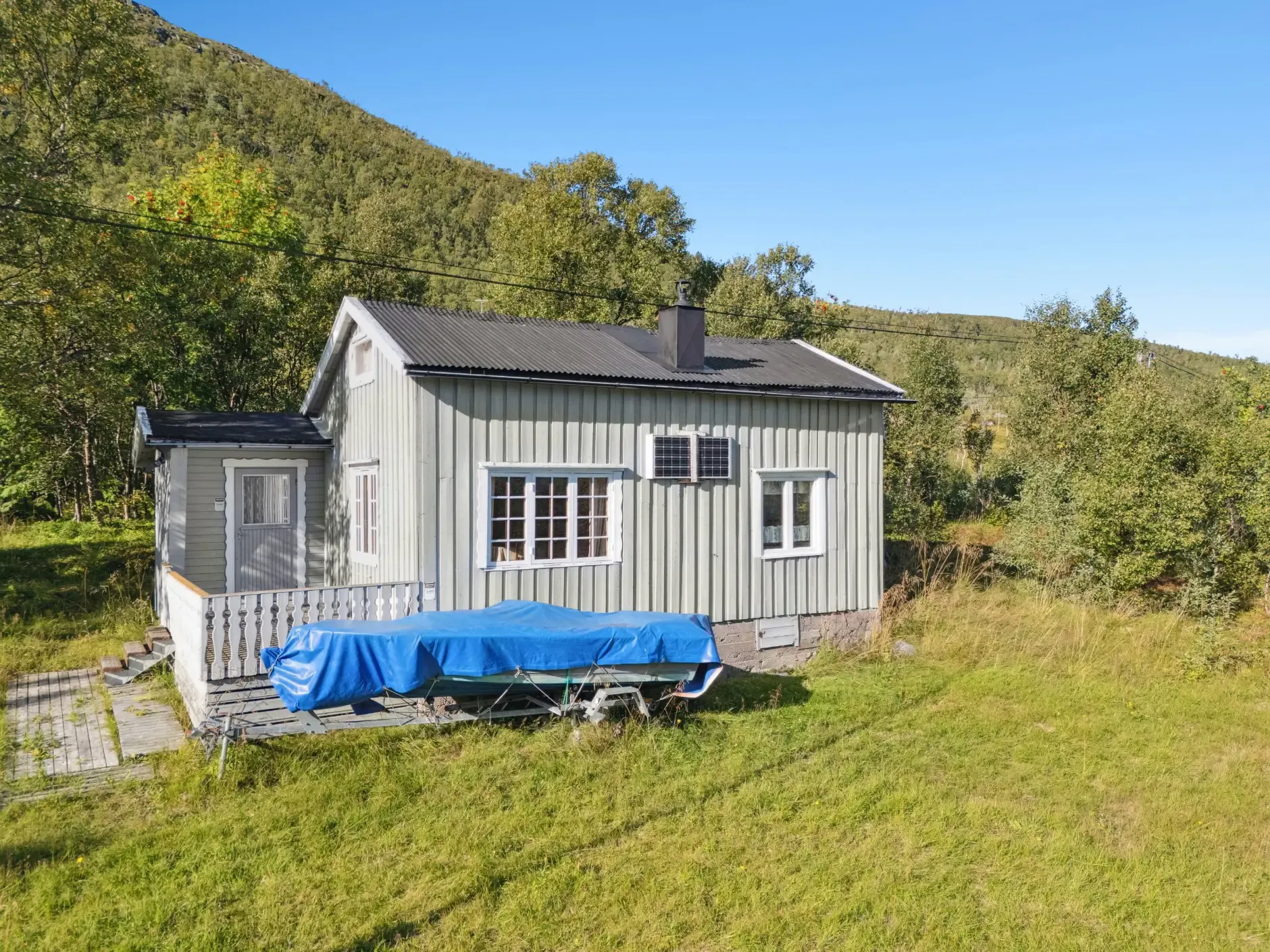 1940s Norwegian Cabin with Expansive Private Land by the Sea - Image 2