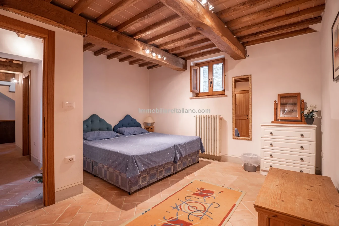 Ferme restaurée de 3 chambres avec piscine dans la région de Caprese Michelangelo en Toscane - Voir l'image 71 sur 85