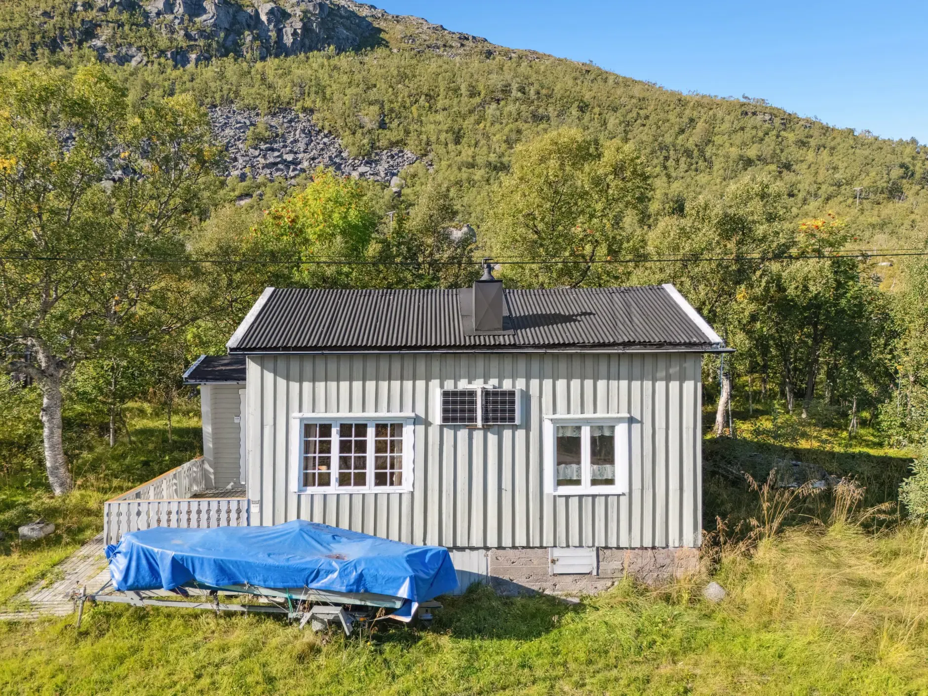 1940s Norwegian Cabin with Expansive Private Land by the Sea - Image 5