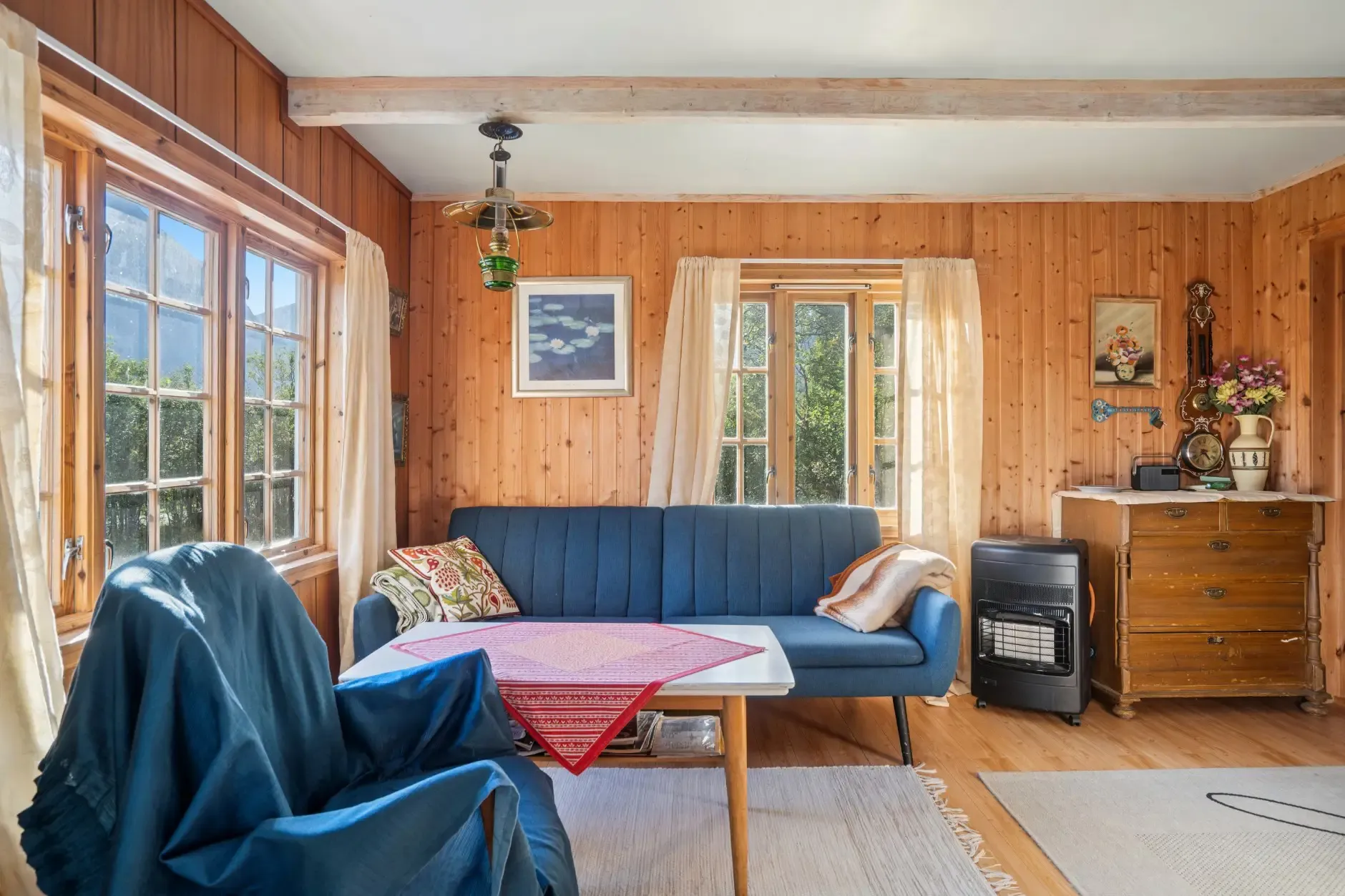 1940s Norwegian Cabin with Expansive Private Land by the Sea - View image 12 of 33