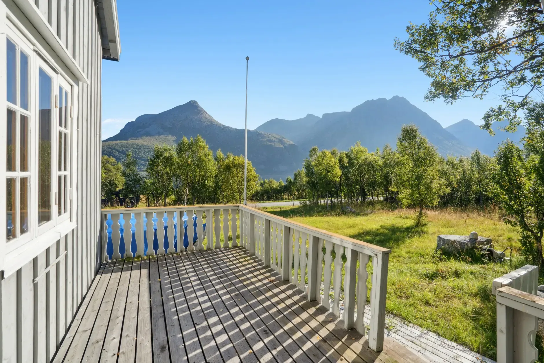 1940s Norwegian Cabin with Expansive Private Land by the Sea - View image 22 of 33