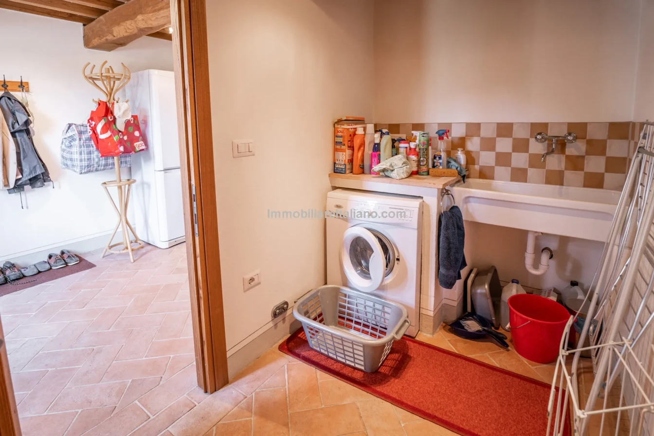 Ferme restaurée de 3 chambres avec piscine dans la région de Caprese Michelangelo en Toscane - Voir l'image 74 sur 85