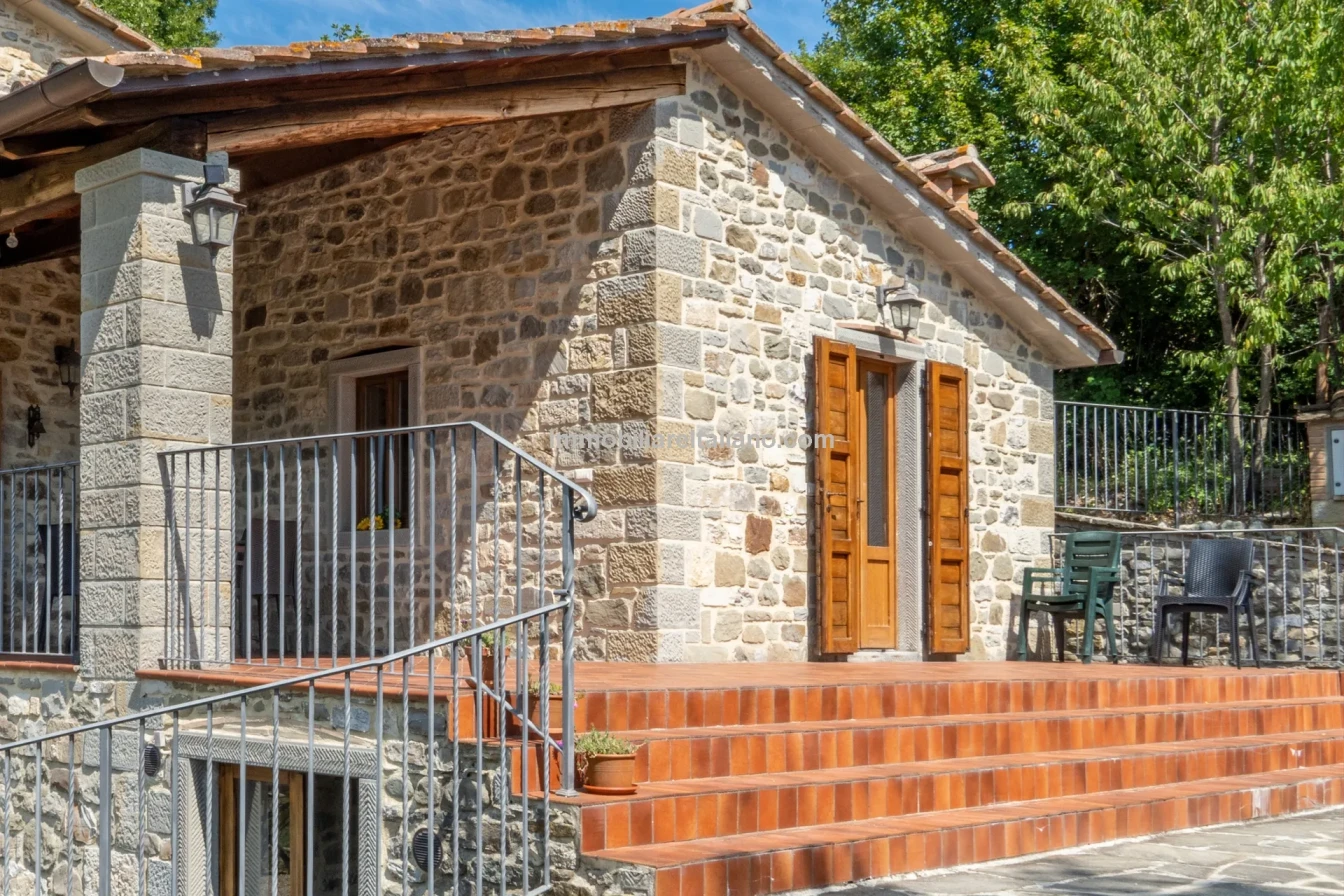 Ferme restaurée de 3 chambres avec piscine dans la région de Caprese Michelangelo en Toscane - Voir l'image 75 sur 85