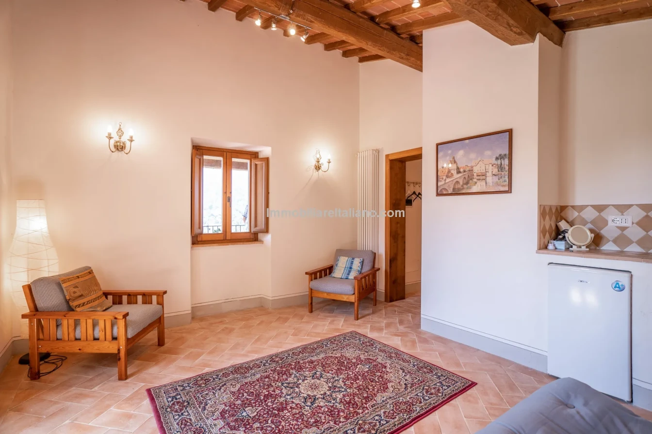 Ferme restaurée de 3 chambres avec piscine dans la région de Caprese Michelangelo en Toscane - Voir l'image 77 sur 85