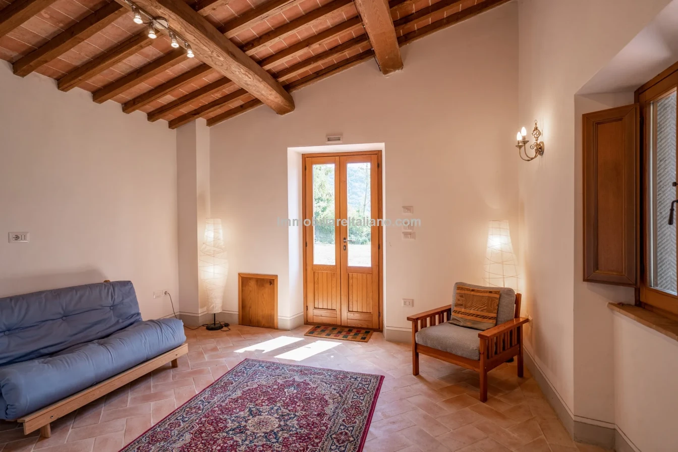 Ferme restaurée de 3 chambres avec piscine dans la région de Caprese Michelangelo en Toscane - Voir l'image 80 sur 85