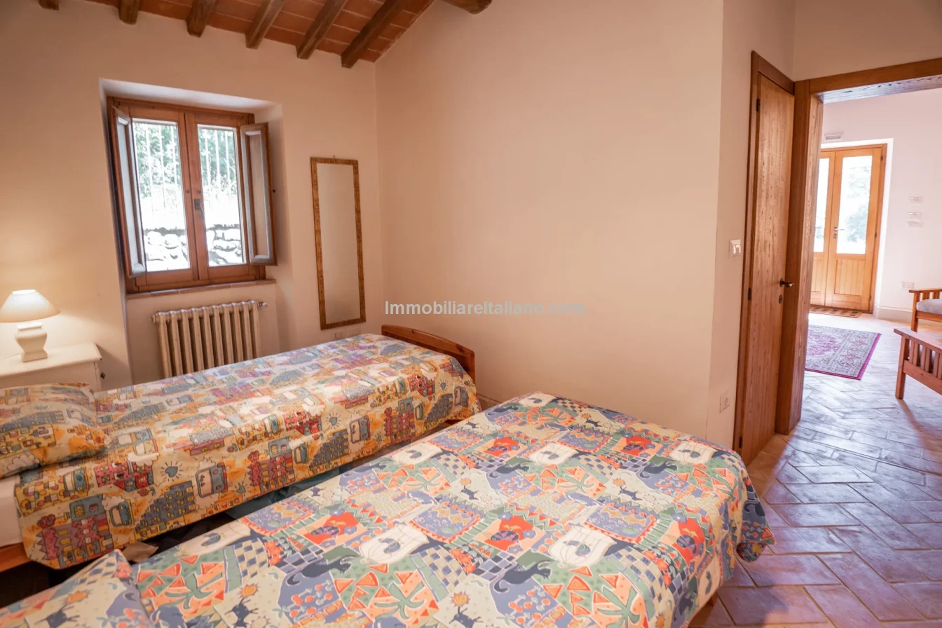 Ferme restaurée de 3 chambres avec piscine dans la région de Caprese Michelangelo en Toscane - Voir l'image 83 sur 85