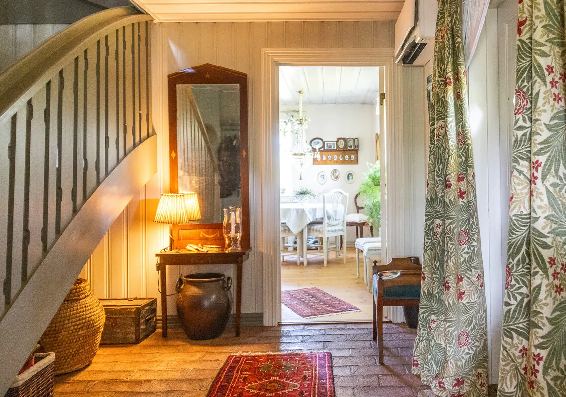 1970s Norrtälje House with Expansive Garden and Parking - View image 6 of 54
