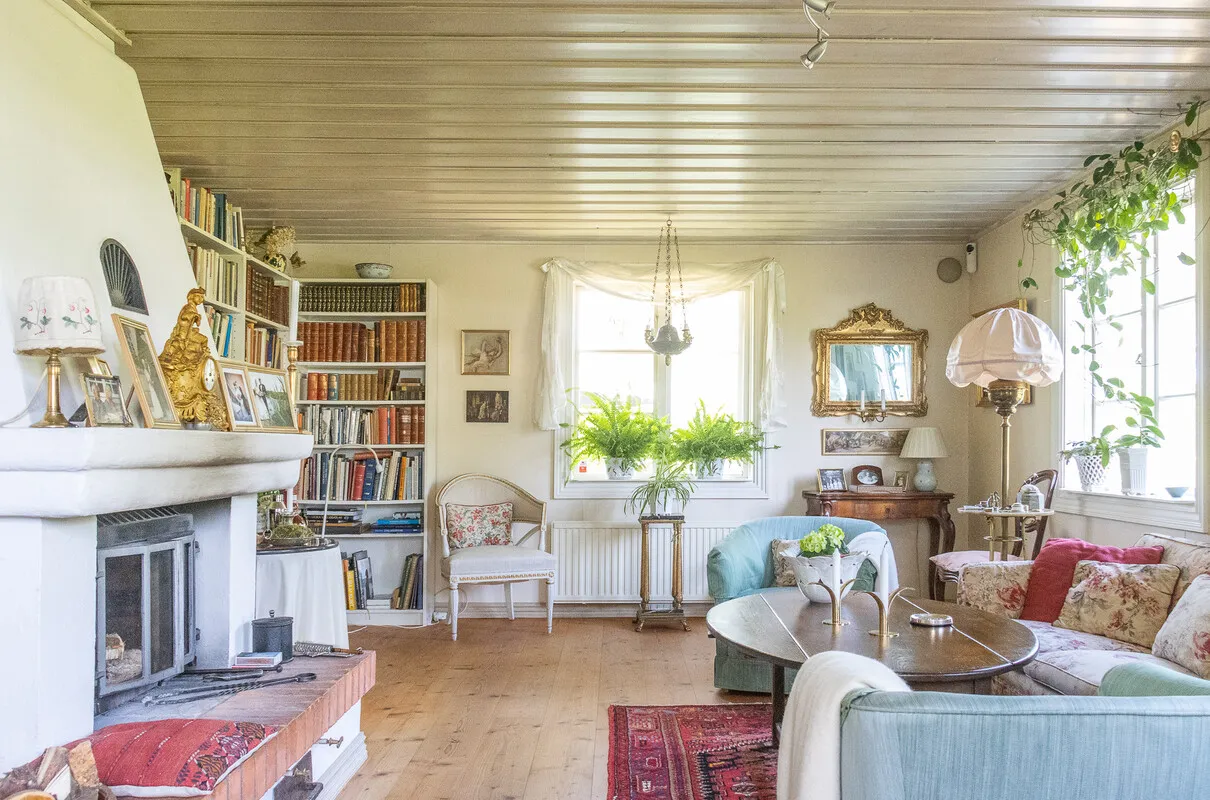 1970s Norrtälje House with Expansive Garden and Parking - View image 10 of 54