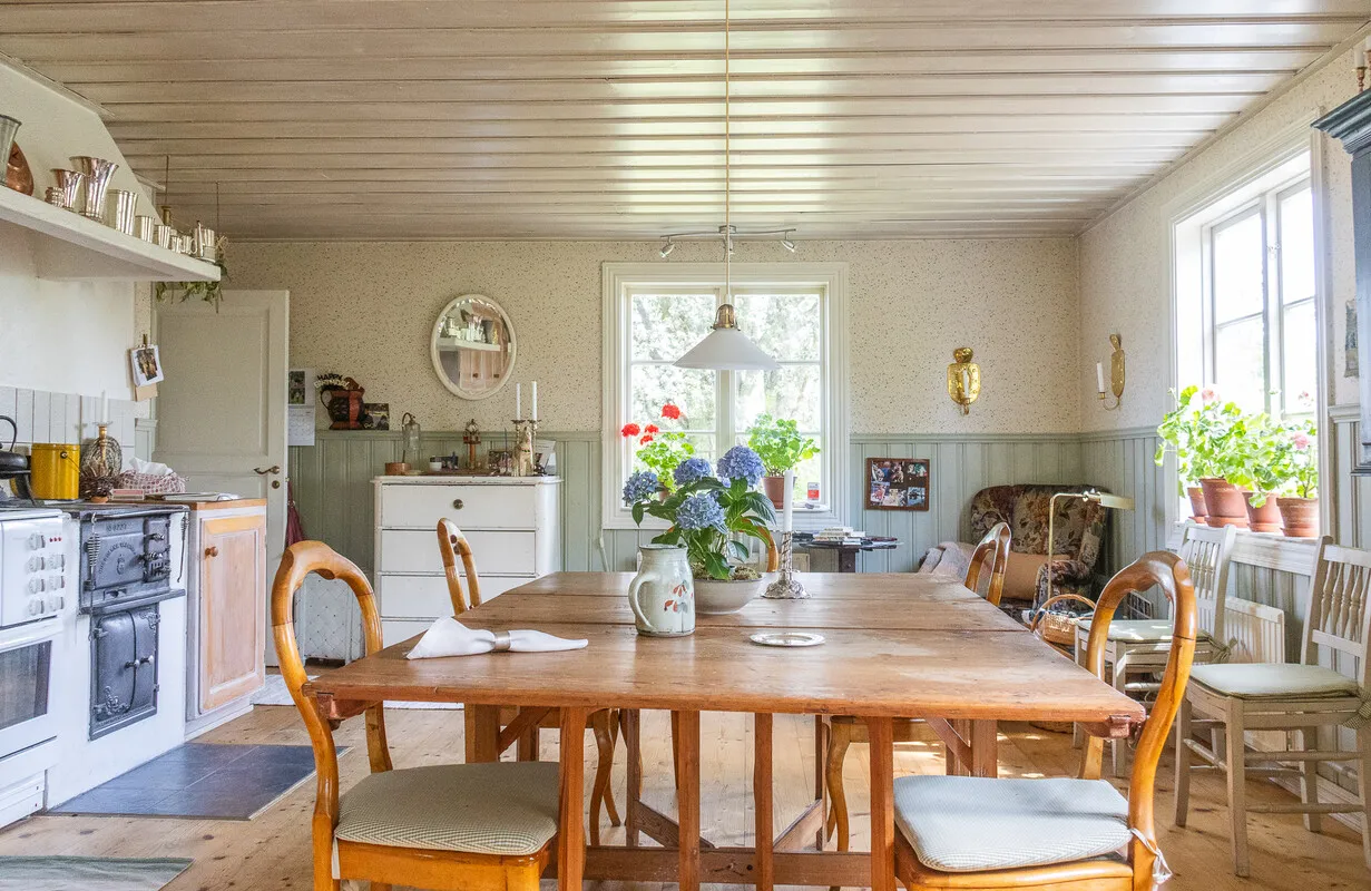 1970s Norrtälje House with Expansive Garden and Parking - View image 12 of 54