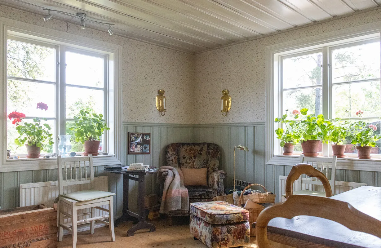 1970s Norrtälje House with Expansive Garden and Parking - View image 13 of 54