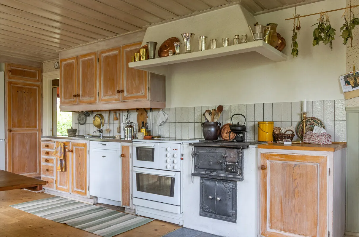1970s Norrtälje House with Expansive Garden and Parking - View image 14 of 54