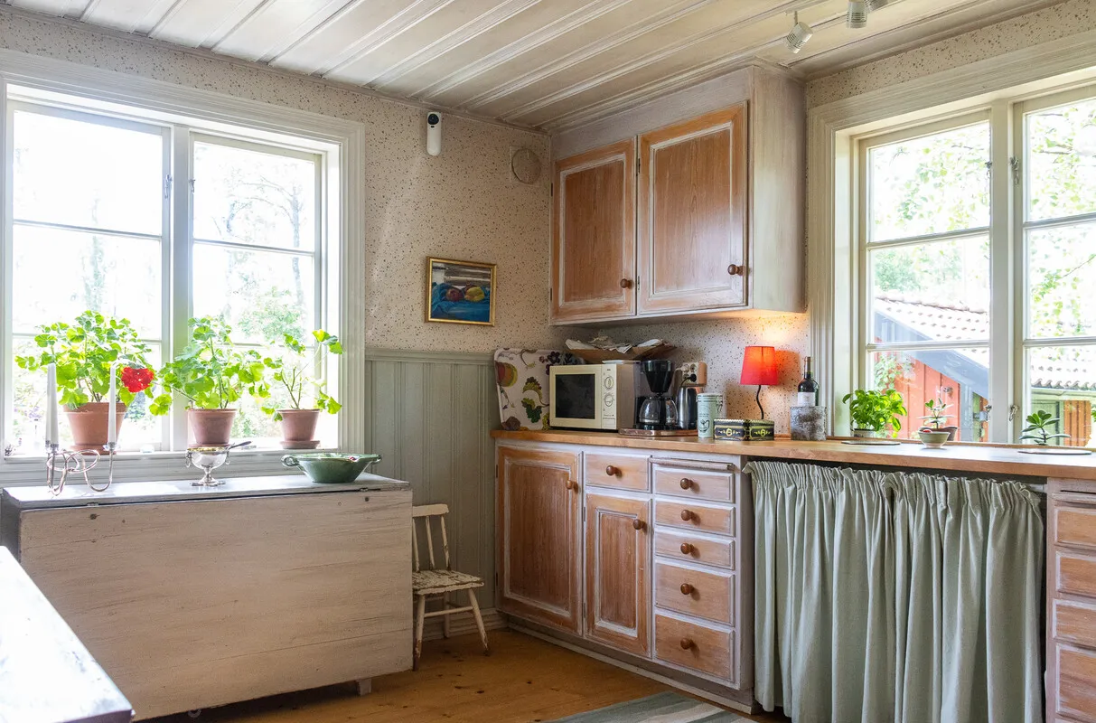 1970s Norrtälje House with Expansive Garden and Parking - View image 15 of 54