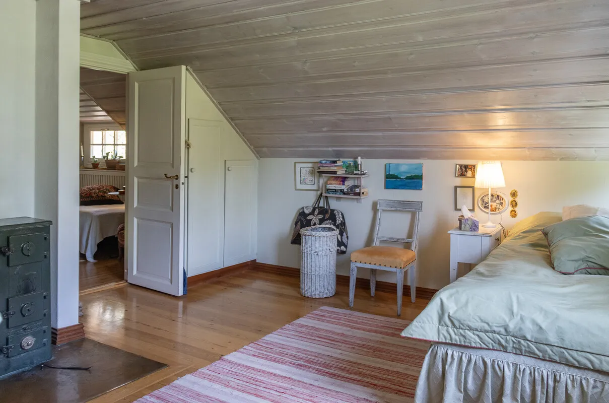 1970s Norrtälje House with Expansive Garden and Parking - View image 23 of 54