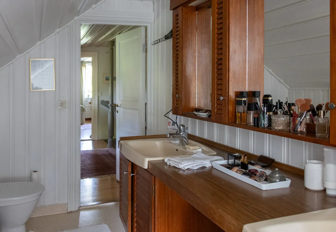 1970s Norrtälje House with Expansive Garden and Parking - View image 27 of 54