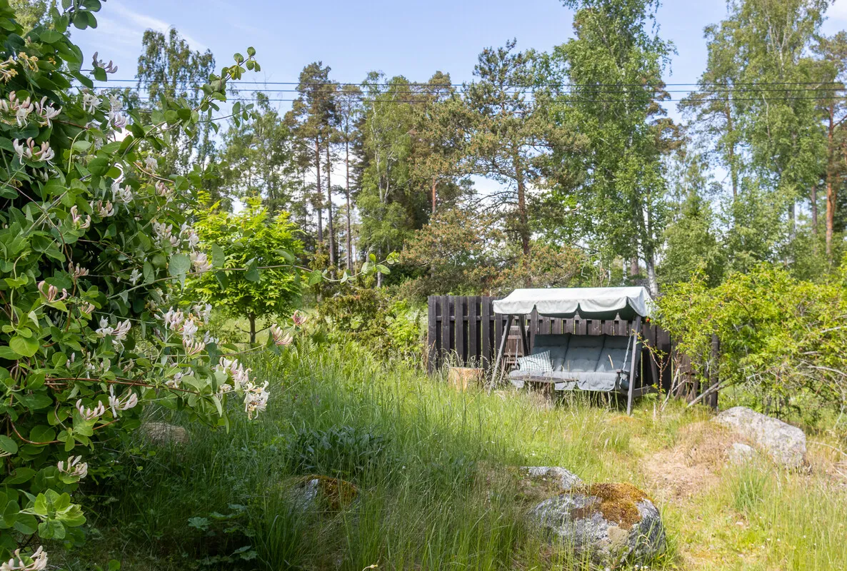 1970s Norrtälje House with Expansive Garden and Parking - View image 30 of 54