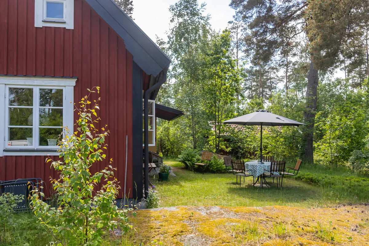1970s Norrtälje House with Expansive Garden and Parking - View image 32 of 54