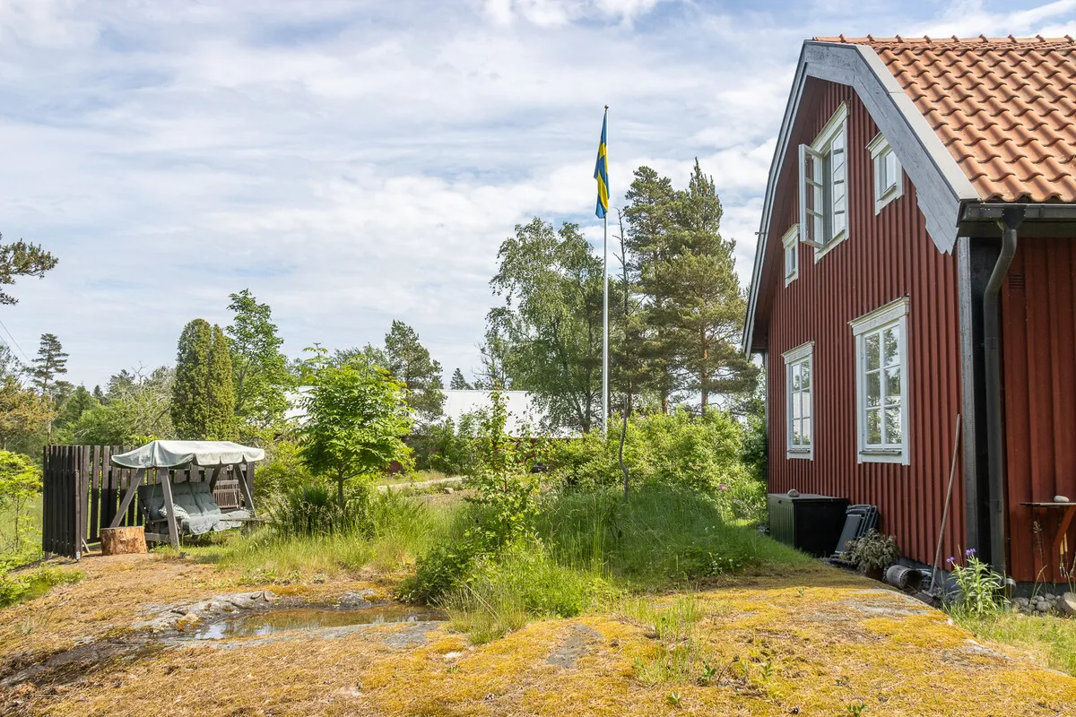 1970s Norrtälje House with Expansive Garden and Parking - View image 35 of 54