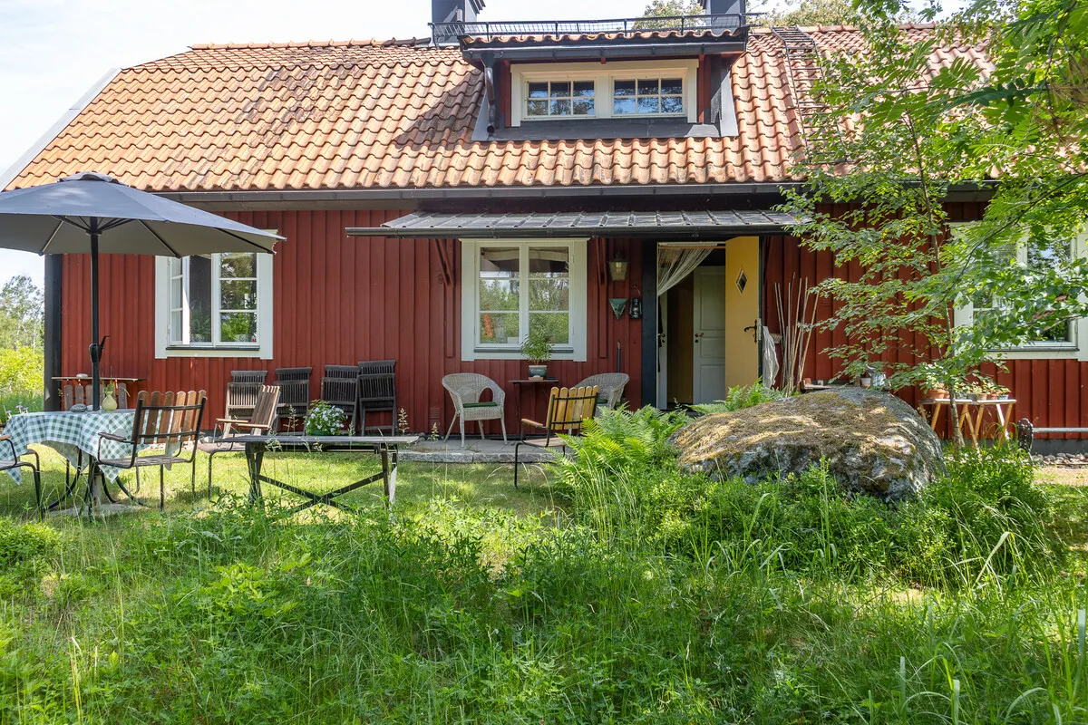 1970s Norrtälje House with Expansive Garden and Parking - View image 36 of 54