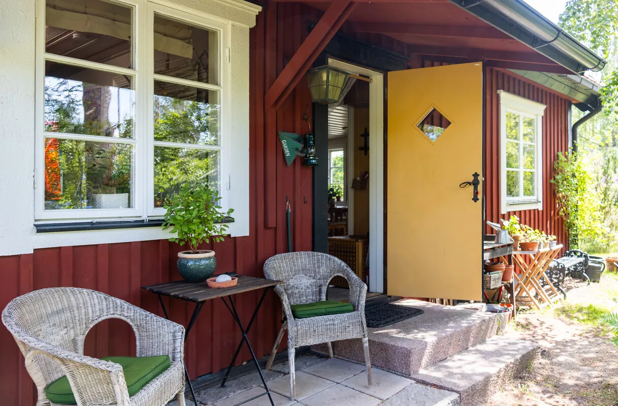 1970s Norrtälje House with Expansive Garden and Parking - View image 37 of 54