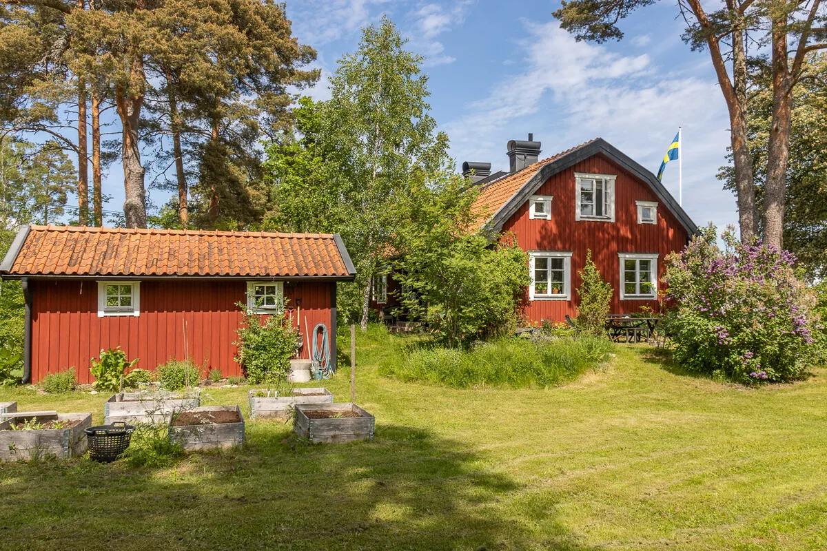 1970s Norrtälje House with Expansive Garden and Parking - View image 41 of 54