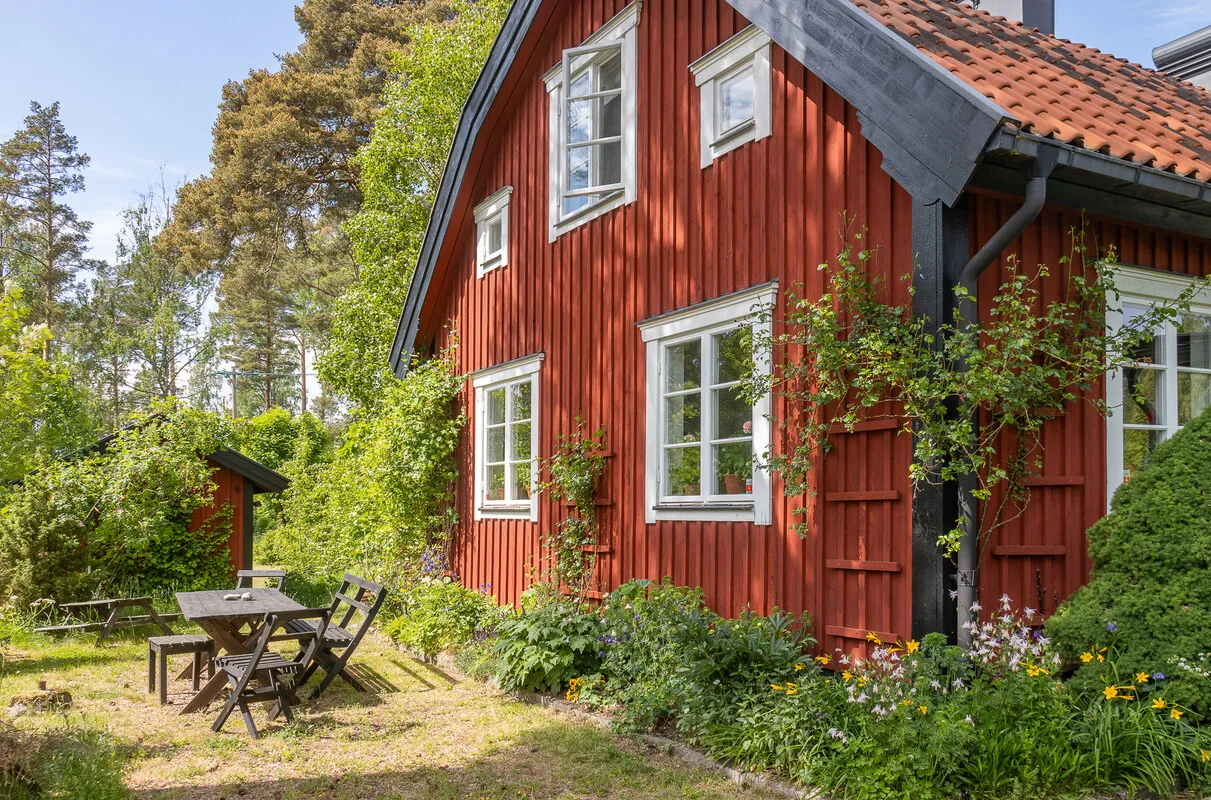 1970s Norrtälje House with Expansive Garden and Parking - View image 44 of 54