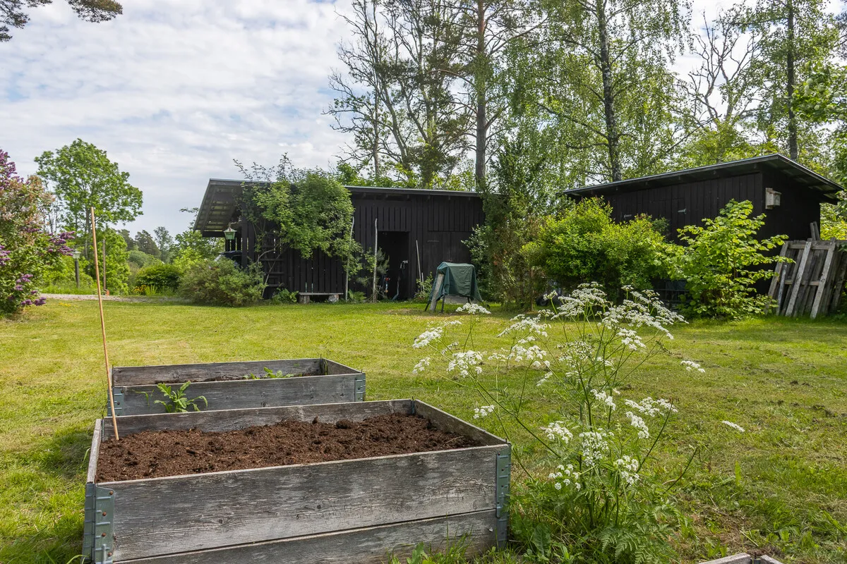 1970s Norrtälje House with Expansive Garden and Parking - View image 46 of 54