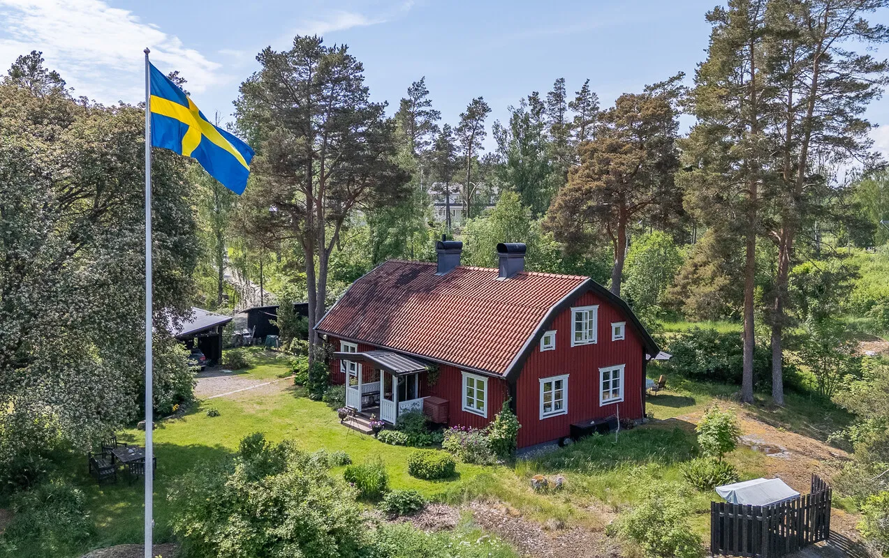 1970s Norrtälje House with Expansive Garden and Parking - View image 47 of 54