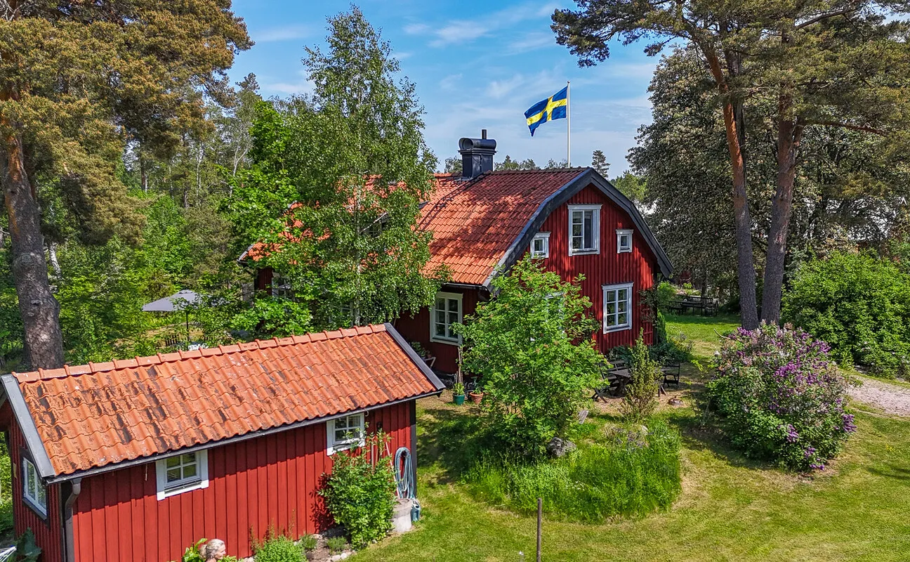 1970s Norrtälje House with Expansive Garden and Parking - View image 48 of 54