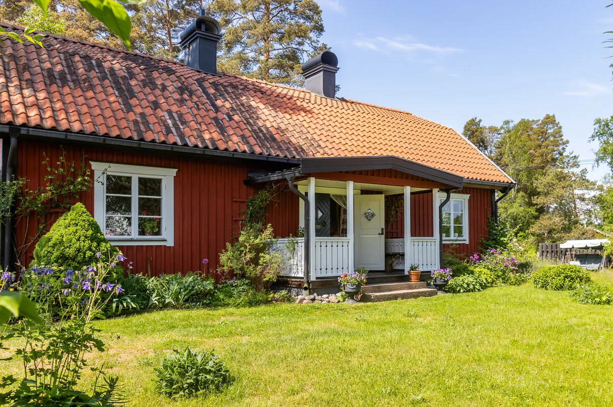 1970s Norrtälje House with Expansive Garden and Parking - View image 50 of 54