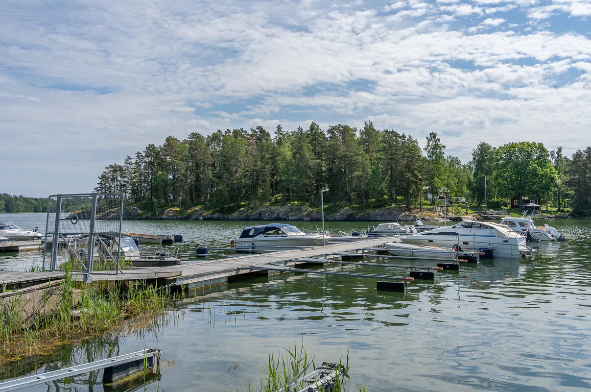 1970s Norrtälje House with Expansive Garden and Parking - View image 51 of 54