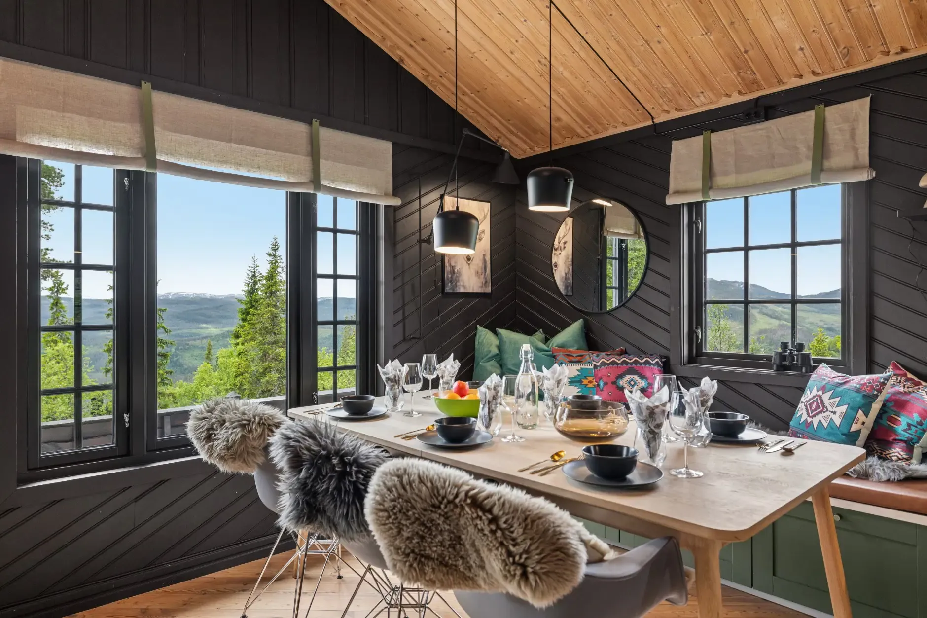 Norwegian Cabin with Expansive Terrace and Open-Plan Living in Tuddal - Image 5