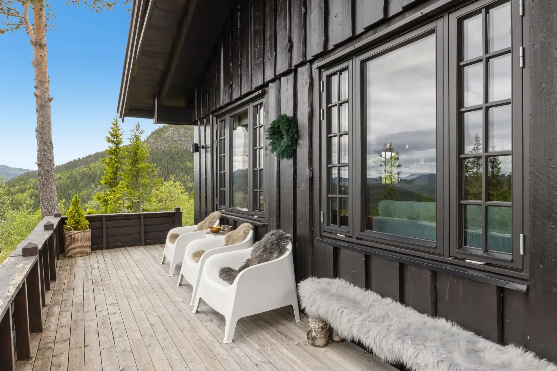 Norwegian Cabin with Expansive Terrace and Open-Plan Living in Tuddal - View image 8 of 33