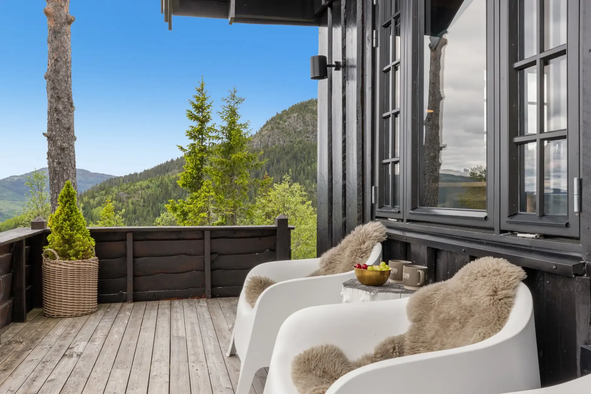 Norwegian Cabin with Expansive Terrace and Open-Plan Living in Tuddal - View image 9 of 33