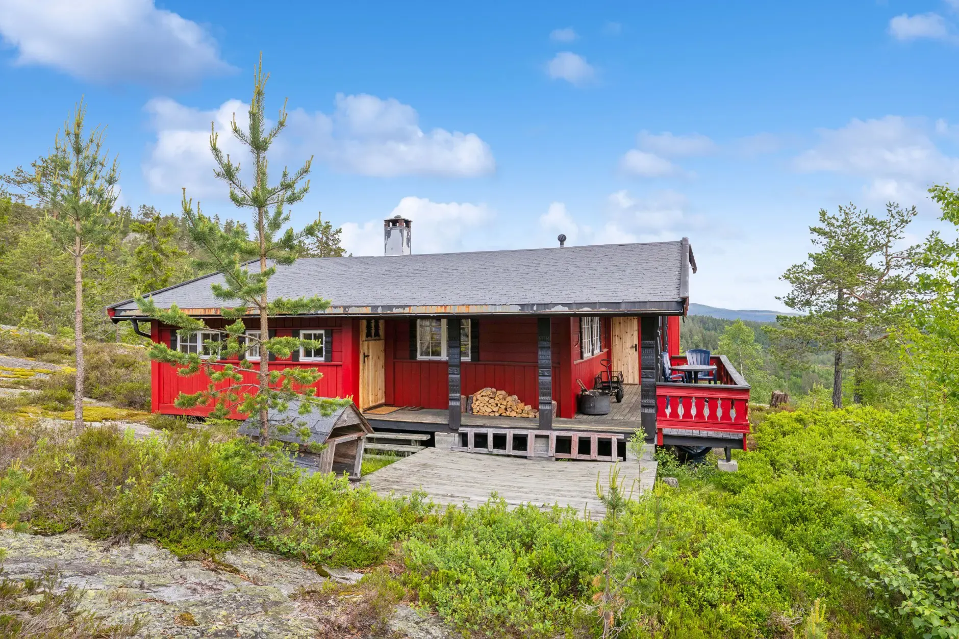 Compact 1980s Country Retreat in Notodden with Terrace and Solar Power - Image 2