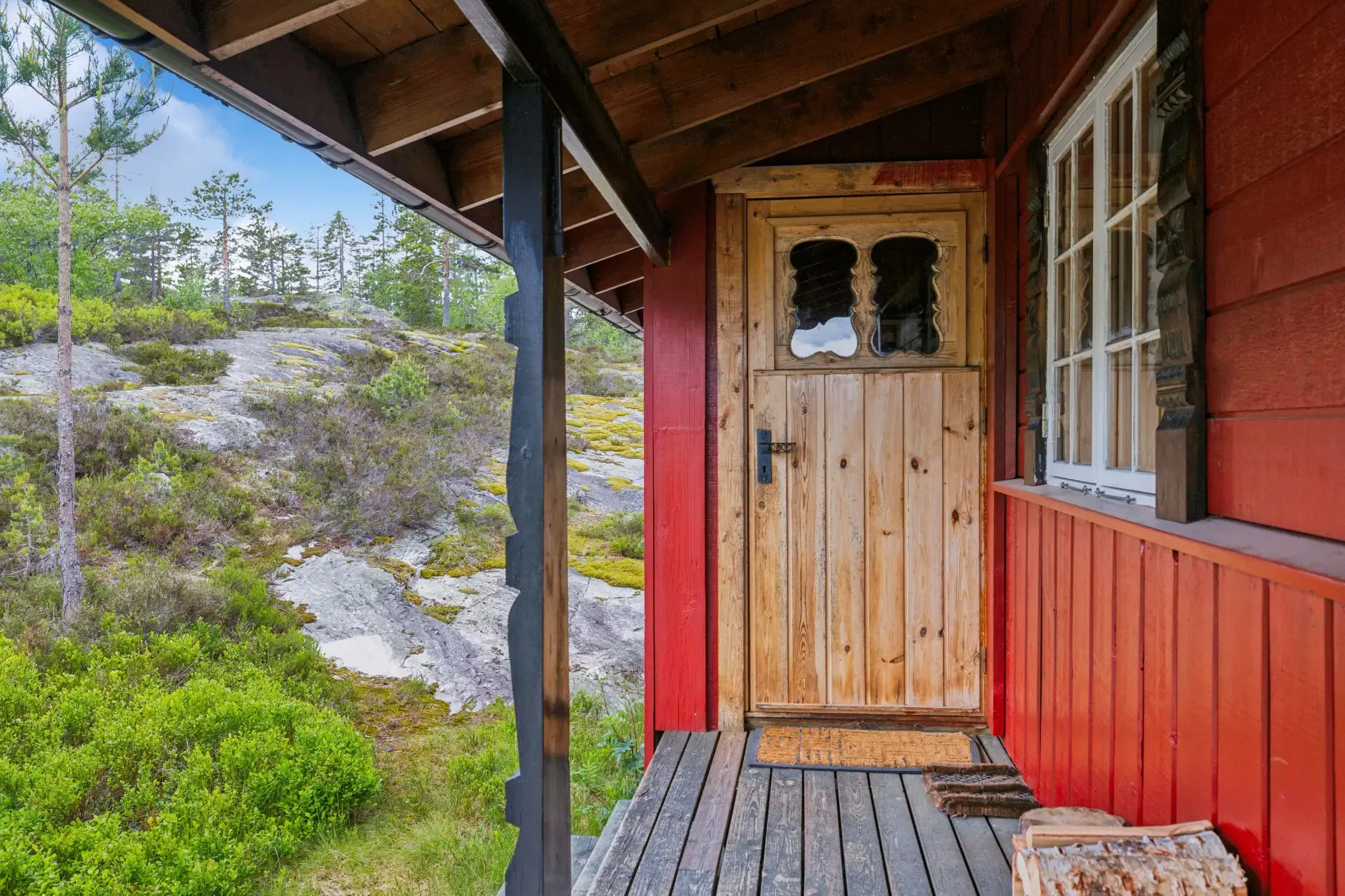 Compact 1980s Country Retreat in Notodden with Terrace and Solar Power - Image 4