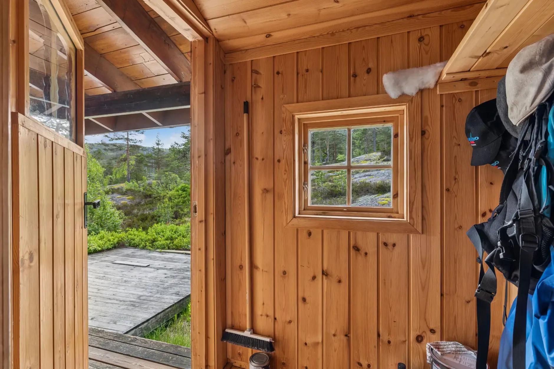 Compact 1980s Country Retreat in Notodden with Terrace and Solar Power - View image 6 of 31