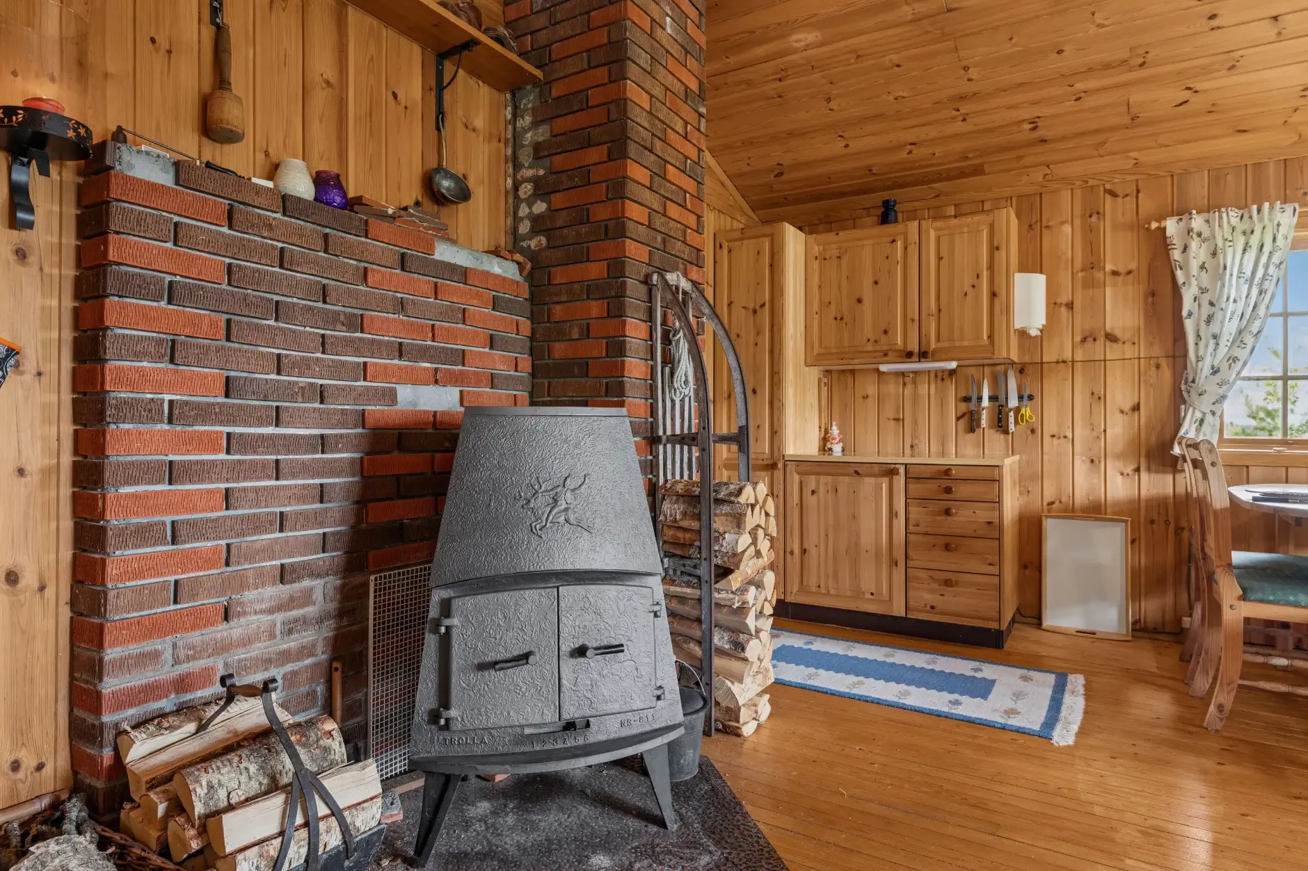Compact 1980s Country Retreat in Notodden with Terrace and Solar Power - View image 8 of 31