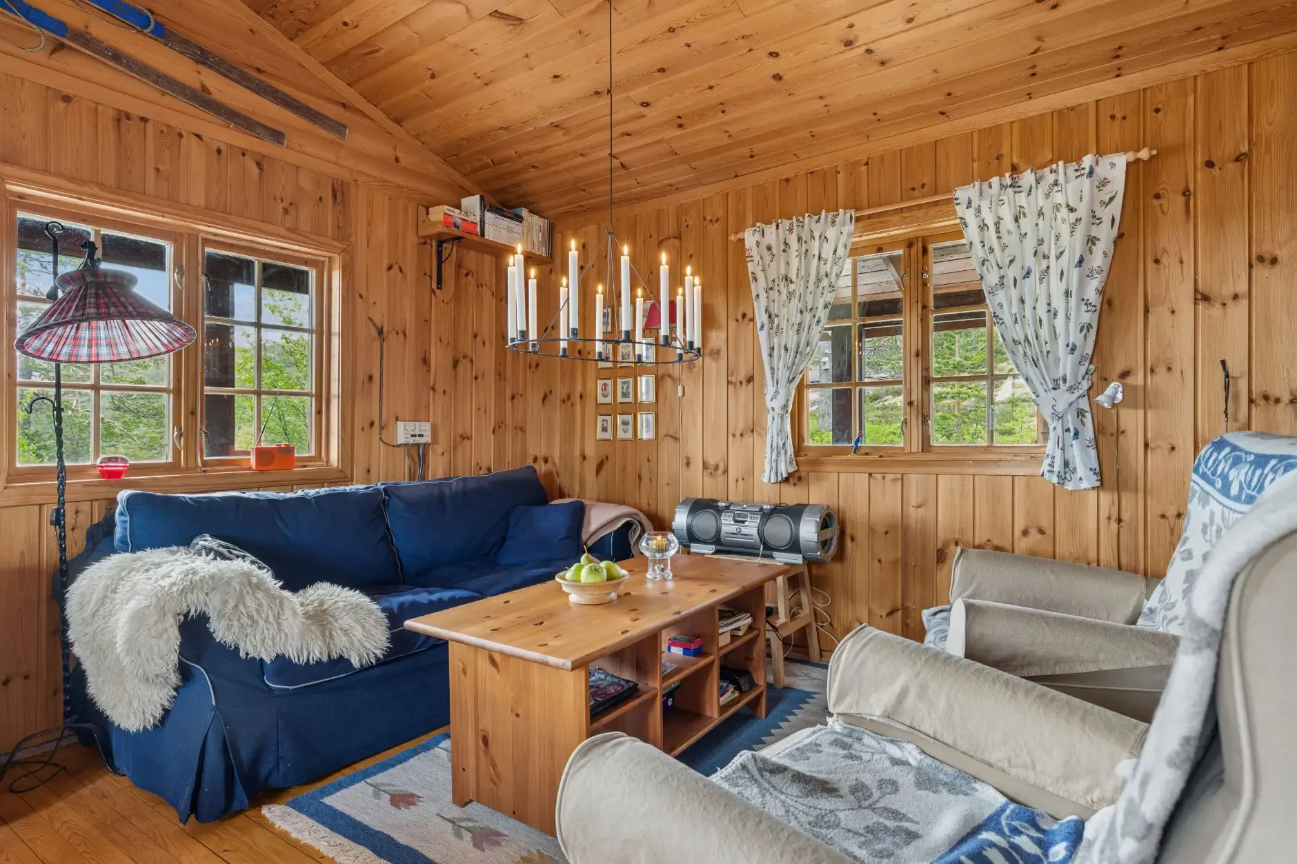 Compact 1980s Country Retreat in Notodden with Terrace and Solar Power - View image 9 of 31
