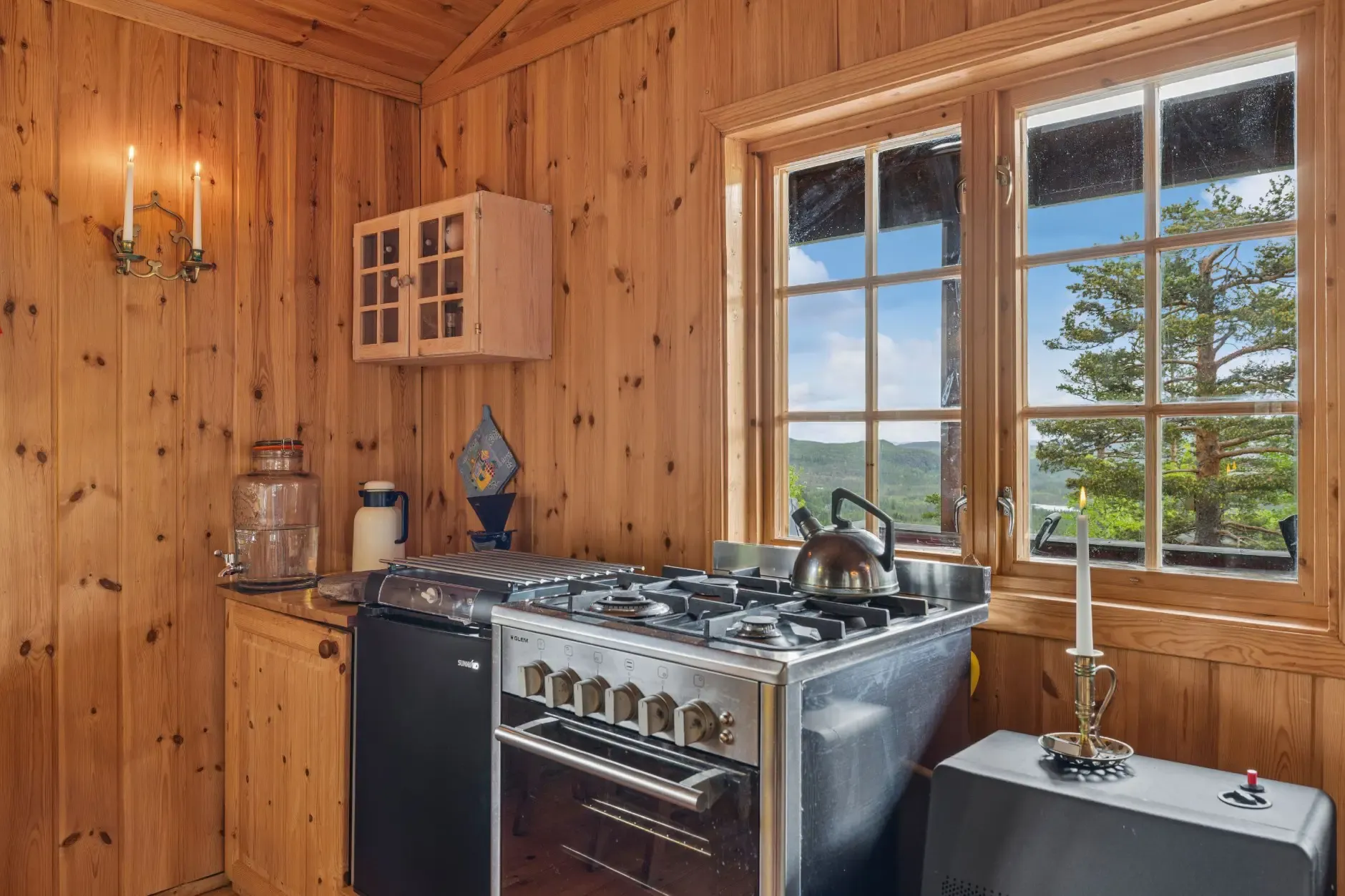 Compact 1980s Country Retreat in Notodden with Terrace and Solar Power - View image 11 of 31