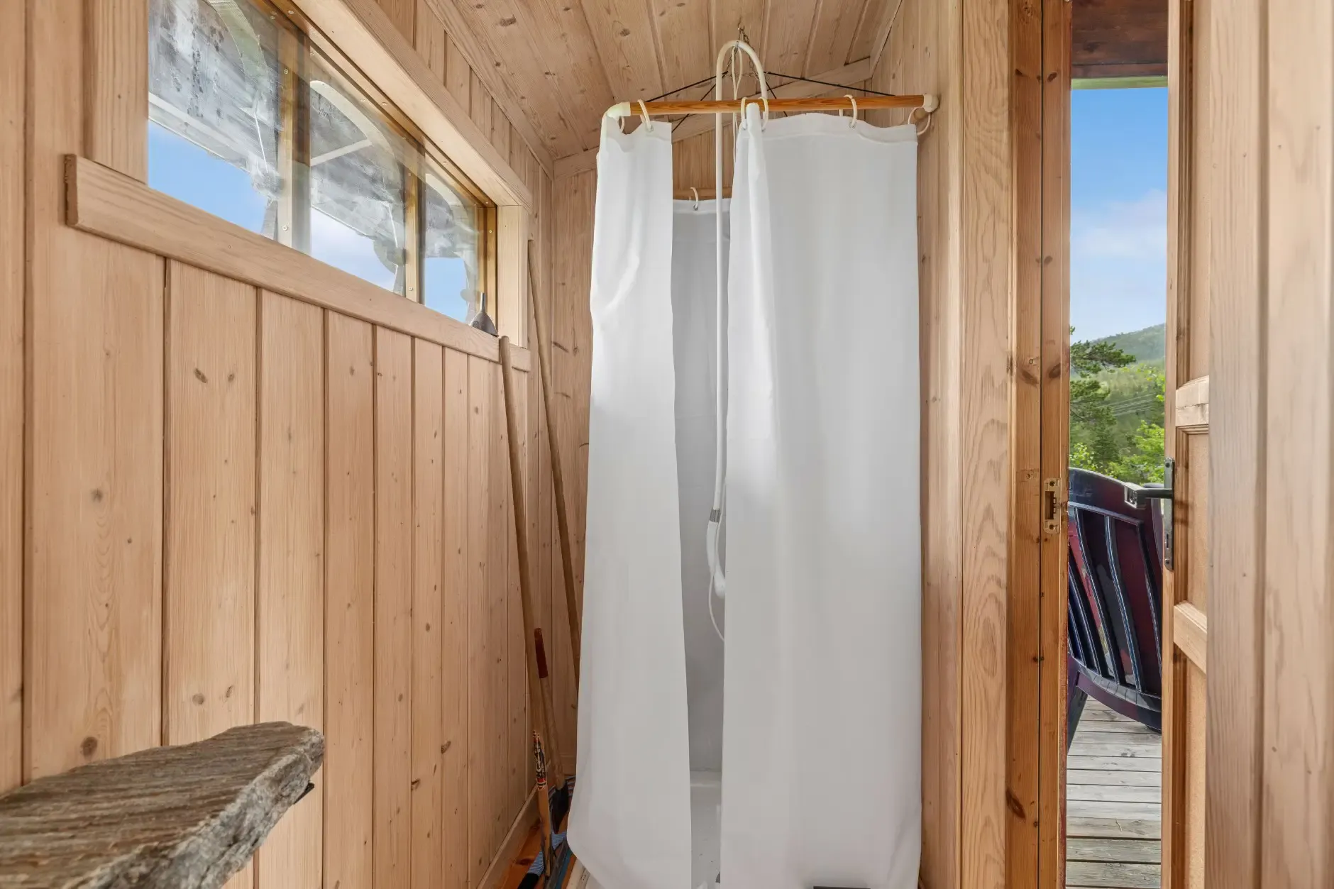Compact 1980s Country Retreat in Notodden with Terrace and Solar Power - View image 21 of 31